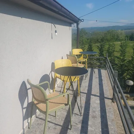 Dea's Village House-bujtina Dea *